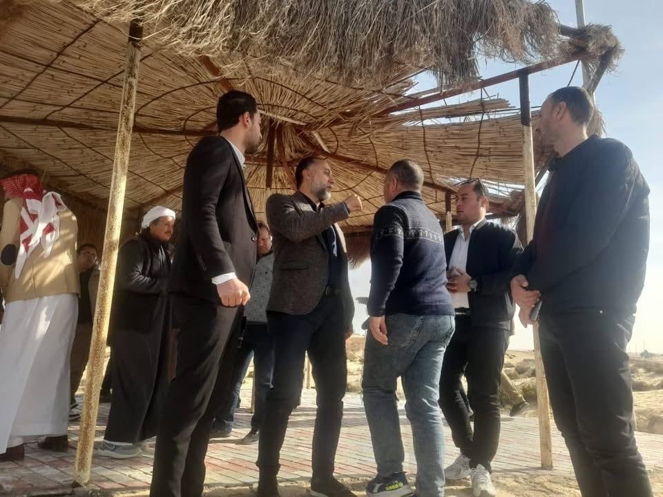 تواجد مسئولي الصحه من امام مضمار سباق الهجن