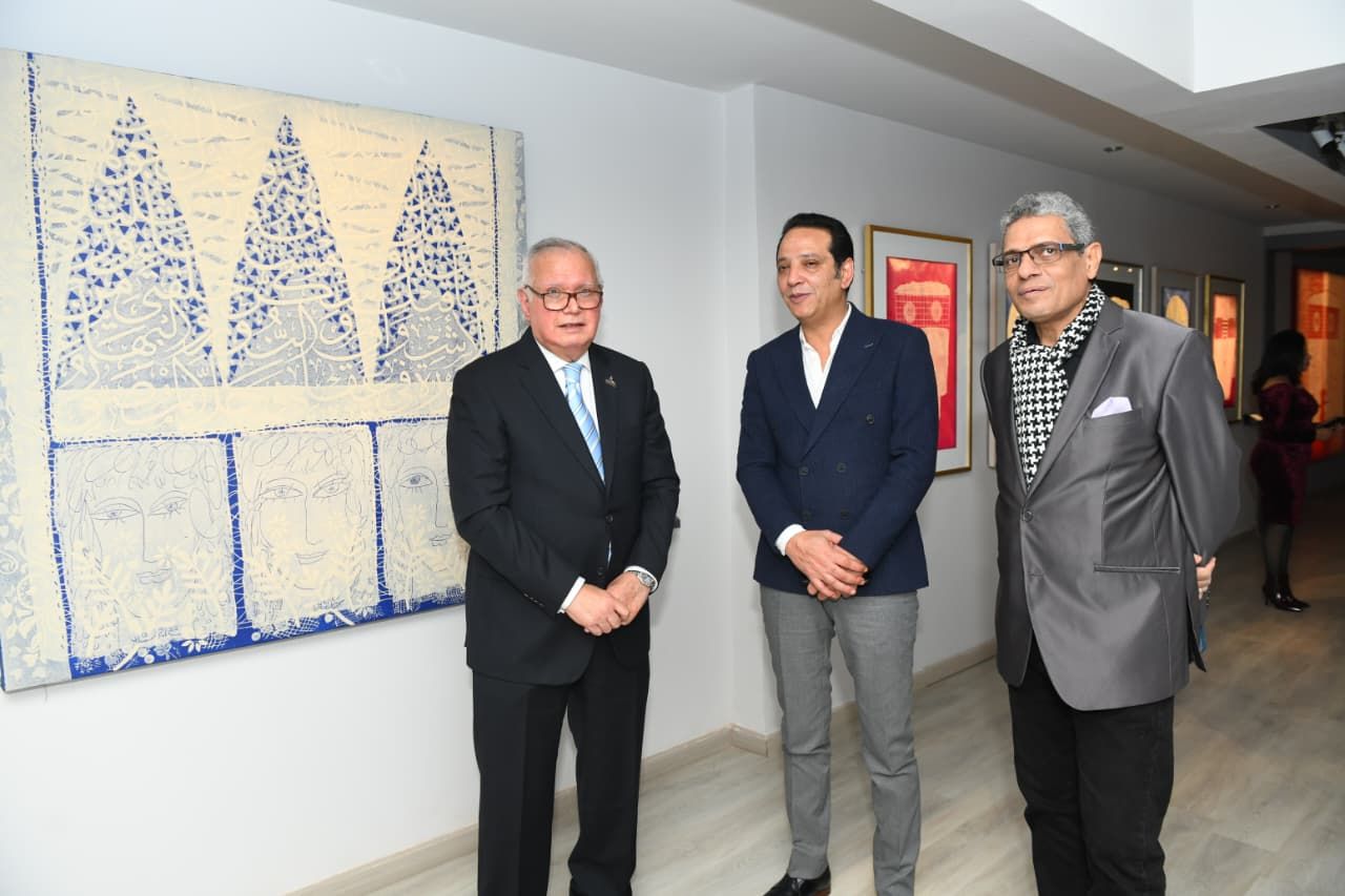 افتتاح معرض ألف وجه ووجه.