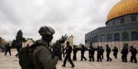 عشرات المستوطنين يقتحمون المسجد الأقصى بحماية قوات الاحتلال الإسرائيلي :اليوم السابع
