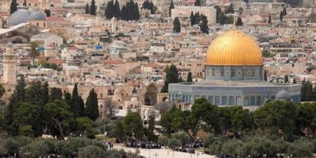 اعتداءات المستوطنين تهجّر 11 عائلة فلسطينية شرقي رام الله