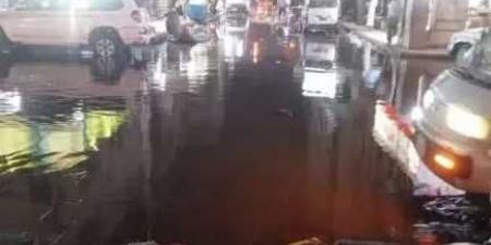 بعدن.. ”أنهار” من الصرف الصحي تغرق شوارع الشيخ عثمان للمرة الثانية في رمضان: كارثة بيئية نتيجة ”خطأ استراتيجي” قديم