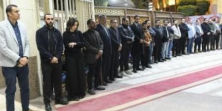 أسرة تحرير اليوم السابع تتلقى عزاء الزميل محمود نصر بمسجد الحامدية الشاذلية.. صور
