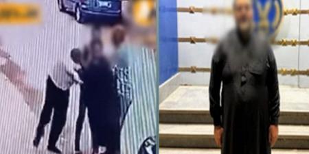 فيديو يظهر تعدي شخص على مسن في بني سويف والشرطة تتدخل