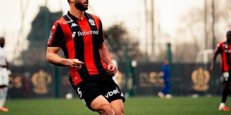 بعد غياب أكثر من 300 يوم.. نيس يحتفل بعودة محمد عبد المنعم للمشاركة