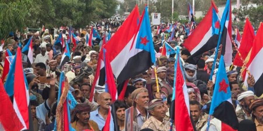 الانتقالي المنحل يتهم الحكومة بقمعه ويندد بإغلاق مقراته